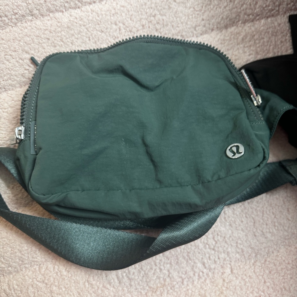 Lululemonn belt bag 2l